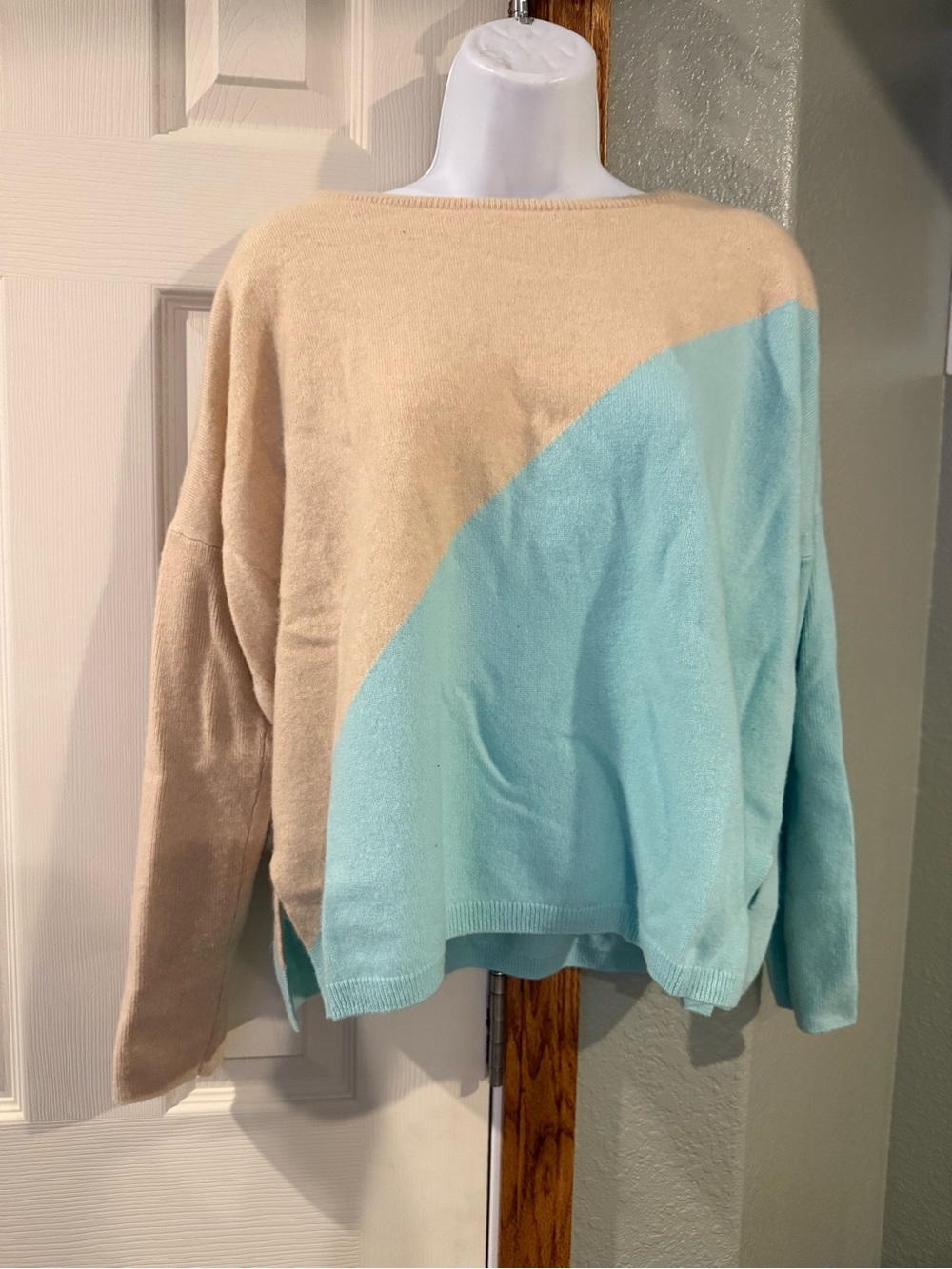 Lilly Pulitzer Two-Tone Crewneck Sweater in Beige and Light Blue 100% Cashmere